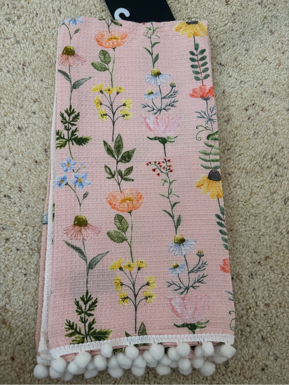 NWT Set of 2 Decorative Kitchen Towels - Picture 2 of 3